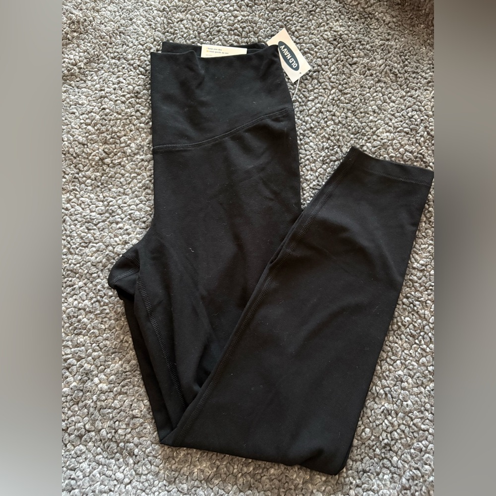 Old Navy Active Black Leggings with Compression. Size Medium.